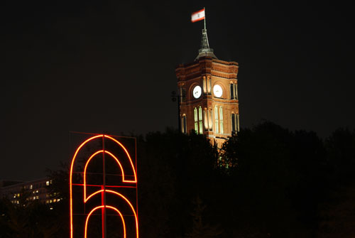 Marx-Engels-Forum  Fossil Licht-Uhr 
