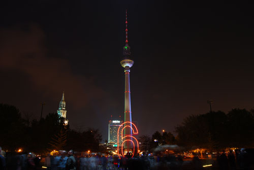 Marx-Engels-Forum  Fossil Licht-Uhr 
